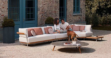 Een nieuwe kijk op buitenluxe Manutti Flex collectie zomer hout aluminium metalen frame meubels tuinmeubelen buitenmeubelen outdoor design zithoek zetel comfort zitbank Metrica Design Studio luxe magazine Chic Gardens
