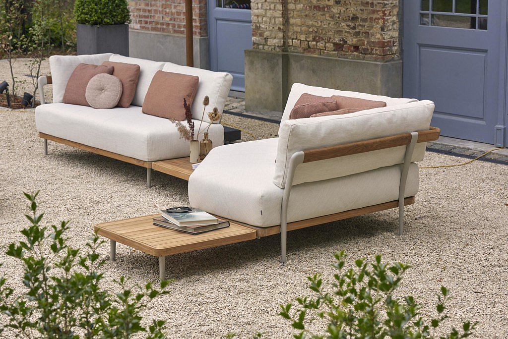 Een nieuwe kijk op buitenluxe Manutti Flex collectie zomer hout aluminium metalen frame meubels tuinmeubelen buitenmeubelen outdoor design zithoek zetel comfort zitbank Metrica Design Studio luxe magazine Chic Gardens