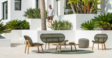 Chic Gardens kleuren troef trends trendkleuren kleurentrends tuin tuintrends outdoor trends outdoor kleuren terras buitenkamer kleurendossier 2020 buitenmeubelen tuinmeubelen tuinmeubilair buitenmeubilair tuinmeubels buitenmeubels tips ideeën aankeding inrichting outdoorseizoen zomer lente naturel pastel colourful kleurrijk olijfgroen mosgroen tinten zwart stijlvol anthracite donkergrijs tuinstoelen tuinaccessoires groen planten bloemen inspiratietuin bank tafel stoelen buiten tuinsalon buitensalon hippe tuinmeubelen hippe kleuren chic gardens magazine