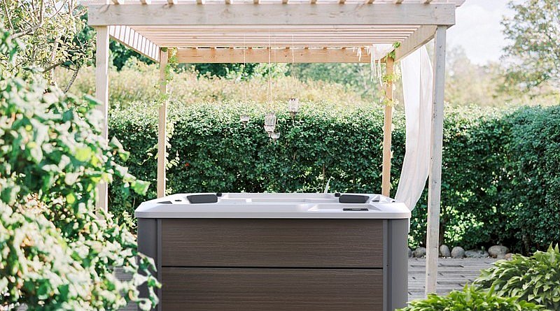 wellness jacuzzi spa outdoor design exclusieve tuinen tuinmeubilair tuinmeubels tuininrichting zetel stoelen tafel voor te tuin buitenmeubelen stevig decoratie aankleding tips inspiratie Gevi Outdoor