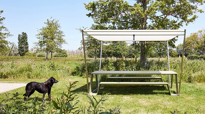Extremis Hopper collectie Hopper AA gestroomlijnd design nieuw buitenruimte luxe wonen interieur exterieur aankleding terras inrichting ideeën inspiratie beleving tips buitenmeubels tafel terras tuintafel picknicktafel nieuw nieuwigheden trends all aluminium fashion for gardens outdoor living outdoor luxe villatuinen exclusieve tuinen lifestyle architectuur tuinaanleg tuinarchitecten ontdekken zomer 2020 zomervakantie zonnige dagen terrasfeestje Belgisch magazine Chic Gardens