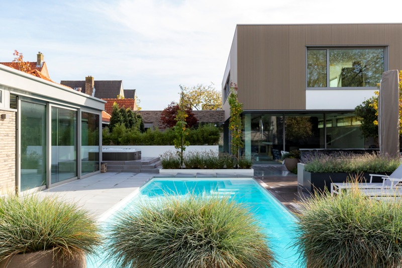 wellnesstuin Erik van Gelder DON Hoveniers buitenruimte tuinarchitect tuinarchitectuur terras tuinaanleg tuinontwerp tuinbedrijf tuininspiratie tuintips tuinbeleving tuinplezier exclusieve tuinen droomtuinen luxetuin villatuin vakantiesfeer gezellige chique tuin materiaal design tuinmeubels tuinmeubelen tuinmeubilair tuinstoel ligbed zwembad zwemvijver ligstoel strandstoel tuindecoratie tuinaankleding terrasinrichting terrasaankleding fashion for gardens trends hip water wellness spa jacuzie genieten in de tuin tips bij aankoop zwembad tuinprojecten tuinreportages tuinartikels boeken over tuinen planten bloemen luxueus vakantiegevoel jacuzzi natuur groen lounge styling architectuur bomen picknicktafel hopper uniek speciaal gerenommeerde groenpartners tuinonderhoud hoveniersbedrijven outdoor living outdoor trends exterieur buitenruimte Chic gardens magazine Belgisch outdoor living