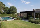 LPW Pools zwembaden zwemvijver nieuw gamma nieuwe look combinatie beste van twee werelden monoblok zwembaden samenspel zwembad tuin natuur natuurlijk zwembad groen full vinylester natuurlijke look uitstraling zwembaden winnen aan populariteit populairder dan ooit privé-paradijs rust harmonie geen chemische producten vriendelijk voor de huid weinig onderhoud inspiratie tuinen luxetuin villatuin exclusieve tuin waterpartij in de tuin shadow gray grijstint rolluik voordelen organische look optimale zuivering inspiratie beleving tips info outdoor living outdoor design buitenruimte buitenkamers tuinen vakantiesfeer buitenmeubelen zwembaden Chic Gardens