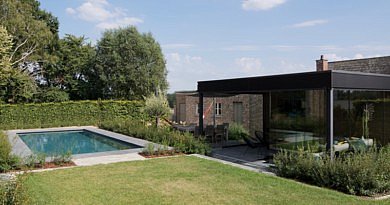 LPW Pools zwembaden zwemvijver nieuw gamma nieuwe look combinatie beste van twee werelden monoblok zwembaden samenspel zwembad tuin natuur natuurlijk zwembad groen full vinylester natuurlijke look uitstraling zwembaden winnen aan populariteit populairder dan ooit privé-paradijs rust harmonie geen chemische producten vriendelijk voor de huid weinig onderhoud inspiratie tuinen luxetuin villatuin exclusieve tuin waterpartij in de tuin shadow gray grijstint rolluik voordelen organische look optimale zuivering inspiratie beleving tips info outdoor living outdoor design buitenruimte buitenkamers tuinen vakantiesfeer buitenmeubelen zwembaden Chic Gardens