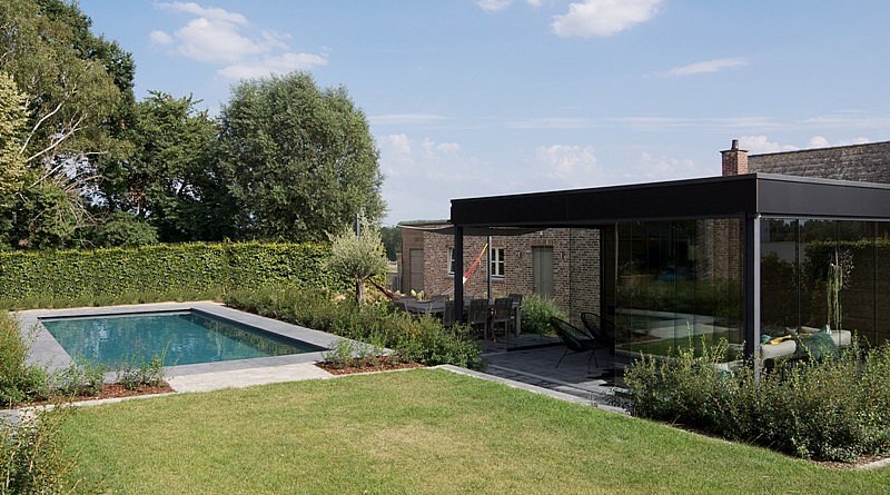 LPW Pools zwembaden zwemvijver nieuw gamma nieuwe look combinatie beste van twee werelden monoblok zwembaden samenspel zwembad tuin natuur natuurlijk zwembad groen full vinylester natuurlijke look uitstraling zwembaden winnen aan populariteit populairder dan ooit privé-paradijs rust harmonie geen chemische producten vriendelijk voor de huid weinig onderhoud inspiratie tuinen luxetuin villatuin exclusieve tuin waterpartij in de tuin shadow gray grijstint rolluik voordelen organische look optimale zuivering inspiratie beleving tips info outdoor living outdoor design buitenruimte buitenkamers tuinen vakantiesfeer buitenmeubelen zwembaden Chic Gardens