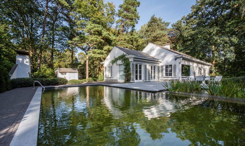 Tuinen Joos tuinaanleg tuinontwerp tuinarchitect tuinaanlegger tuinarchitectuur landschapsarchitectuur make-over van de tuin inrichting toekomst niveaus in de tuin luxetuin villatuin exclusieve tuin Keerbergen zwembad ecologie gezondheid duurzaamheid magazine tijdschrift fashion for gardens terras terrasaankleding buitenmeubilair buitenmeubels buitenruimte planten bloemen groensector inspiratie ideeën tips voor je tuin chique Chic Gardens