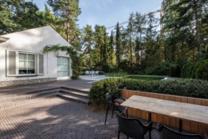 Tuinen Joos tuinaanleg tuinontwerp tuinarchitect tuinaanlegger tuinarchitectuur landschapsarchitectuur make-over van de tuin inrichting toekomst niveaus in de tuin luxetuin villatuin exclusieve tuin Keerbergen zwembad ecologie gezondheid duurzaamheid magazine tijdschrift fashion for gardens terras terrasaankleding buitenmeubilair buitenmeubels buitenruimte planten bloemen groensector inspiratie ideeën tips voor je tuin chique Chic Gardens