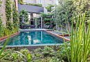 De Telder Tuinen tuinprojecten tuinreportages tuinnieuws nieuwigheden trends tuinaanleg tuininrichting tuininspiratie beleving tips tuinarchitectuur Gent tuinontwerp vakantiesfeer tuinaankleding sfeervolle tuin exclusieve tuinen hoogstaande tuinen hoog niveau chique luxetuin villatuin zwemvijver tuinvijver diversiteit waterpartij in de tuin blikvanger tuin eyecatcher magazine tijdschrift outdoor living fashion for gardens planten bloemen buitenmeubelen zwembaden kunst in de tuin outdoor trends buitenruimte buitenkamer uniek Chic Gardens
