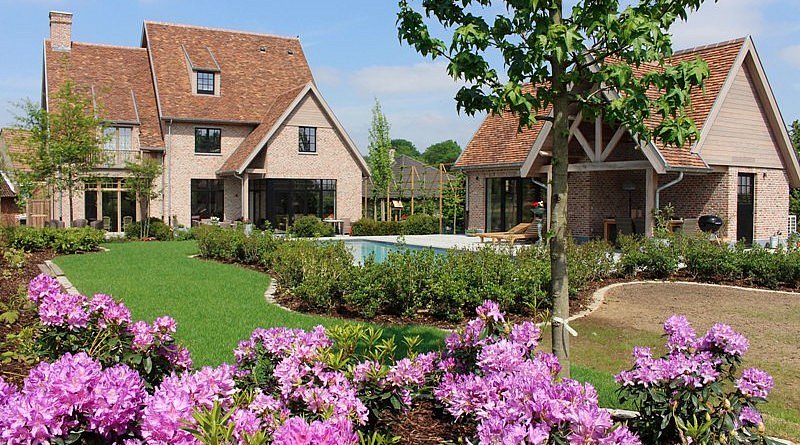 verdé tuinarchitectuur tuinontwerp tuinarchitect tuininspiratie exclusieve tuin luxetuin villatuin chique droomtuin uniek Jörn De Leeuw Mechelen toekomsttuinen bomen struiken planten bloemen zwembaden zwemvijvers veelzijdige tuinen gezellige tuin onderhoud tuinaannemer tuininspiratie concept tuinproject tuinreportage tuinmagazine tijdschrift Chic Gardens outdoor living outdoor design villatuin fashion for gardens tuinen tuinmeubelen terras terrasinrichting bijgebouwen overkappingen wellness in de tuin buitenmeubelen buitenruimte buitenkamers tuinen met vakantiesfeer