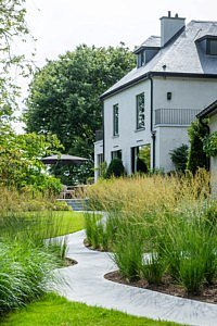 tijdschrift Ludo Dierckx Design - Totaalprojecten in outdoor living verscholen discrete luxe luxetuin luxueus villatuin exclusieve tuin tuinaanleg tuinonderhoud tuinontwerp tuinarchitectuur landschapsarchitectuur outdoor living outdoor design terras inspiratie ideeën chique tuinbedrijf tuininfo klassiek modern rustige tuin groen natuur natuurlijke ligging groene omgeving originele tuinen luxe woning buitenruimte buitenleven open tuin zwembad poolhouse esthetiek tuinen spiegelbod magazines over tuinen tuinliefhebbers tuin special klasse interieur exterieur tuinmeubels tuinmeubelen buitenmeubelen info tips uitstraling comfrt Ludo Dierckx Tuindesign Westerlo Chic Gardens magazine over luxetuinen high end