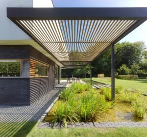 umbris lamellendaken terrasoverkapping terrasoverdekking start living outside buitenruimte pionier België zomer winter beschutting schaduw koelte zonnewering tuinproject tuinreportage exclusieve tuinen luxe tuinen tuinontwerp tuinarchitectuur op maat gemaakt magazine voor outdoor living outdoor design terrasaankleding terrasaccessoires tuin tuinen tuininspiratie beleving tips inrichting tuinmeubelen tuinmeubels buitenmeubelen chic gardens belgisch magazine