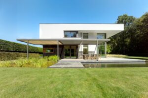 umbris lamellendaken terrasoverkapping terrasoverdekking start living outside buitenruimte pionier België zomer winter beschutting schaduw koelte zonnewering tuinproject tuinreportage exclusieve tuinen luxe tuinen tuinontwerp tuinarchitectuur op maat gemaakt magazine voor outdoor living outdoor design terrasaankleding terrasaccessoires tuin tuinen tuininspiratie beleving tips inrichting tuinmeubelen tuinmeubels buitenmeubelen chic gardens belgisch magazine