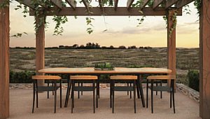 Royal Botania nieuwe luxe duurzaam tuinmeubilair tuinmeubels poolhouse design tuinmeubelen duurzame merken Belgisch merk meubelspecialist duurzaam ondernemen materiaal productie thailand werkomgeving tuinen tuininspiratie tuindesign outdoor living outdoor design architectuur tips tuinstoelen teak hout houten meubelen bomen planten green forest plantation co magazine tijdschrift Chic Gardens