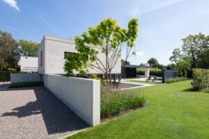 villatuin tuinen Stoop Tuinen tuinarchitectuur tuinaanleg tuinontwerp tuinonderhoud villa tuin Nuenen Nederland Magazie Chic Gardens Dutch Edition verbouwen tips tuininspiratie chique exclusief luxe design outdoor living trens planten bloemen