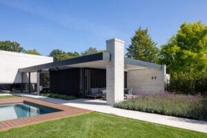villatuin tuinen Stoop Tuinen tuinarchitectuur tuinaanleg tuinontwerp tuinonderhoud villa tuin Nuenen Nederland Magazie Chic Gardens Dutch Edition verbouwen tips tuininspiratie chique exclusief luxe design outdoor living trens planten bloemen