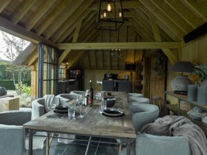 De boomkamer authentieke luxe op maat tuinbeleving tuininspiratie leefruimte buitenruimte exterieur terras boomhutten luxecocons handgemaakt in België handmade houten bijgebouwen exclusieve tuinen en projecten ambachtelijk stijlvol gastenverblijf tuinkantoor wellnessruimte poolhouse bijgebouw kwaliteit magazine chic gardens