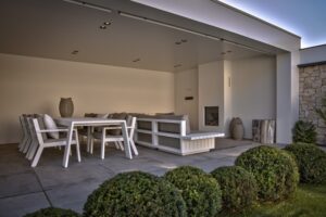Trivium tuinen exclusieve tuinen chique luxe villa historisch gebouw historisch centrum Woudenberg Nederland verbouwingen tips inspiratie tuininspiratie buitenkamer exterieur architectuur outdoor living pand oud nostalgie Heart for Gardens Trivium buitenmeubelen bloemen planten Chic Gardens magazine