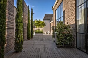 Trivium tuinen exclusieve tuinen chique luxe villa historisch gebouw historisch centrum Woudenberg Nederland verbouwingen tips inspiratie tuininspiratie buitenkamer exterieur architectuur outdoor living pand oud nostalgie Heart for Gardens Trivium buitenmeubelen bloemen planten Chic Gardens magazine