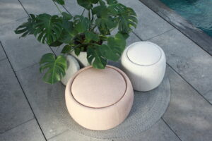 royal botania najaar herfst nazomeren indian summer buitenruimte buitenzithoek voor alle seizoenen lusit collectie tono collectie buitensalon zithoek tuin terras inspiratie tuinbeleving luxe exclusieve tuin design outdoor living trends poef planten aankleding gezellig tuinmeubilair tuinmeubels zomer winter zon magazine chic gardens