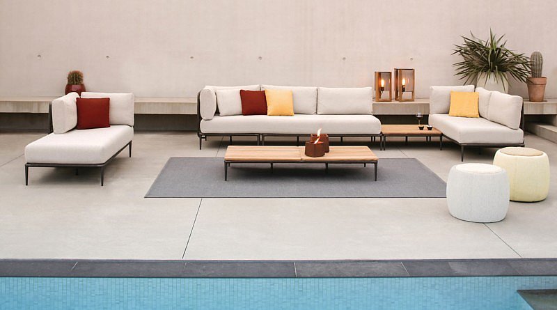 royal botania najaar herfst nazomeren indian summer buitenruimte buitenzithoek voor alle seizoenen lusit collectie tono collectie buitensalon zithoek tuin terras inspiratie tuinbeleving luxe exclusieve tuin design outdoor living trends poef planten aankleding gezellig tuinmeubilair tuinmeubels zomer winter zon magazine chic gardens
