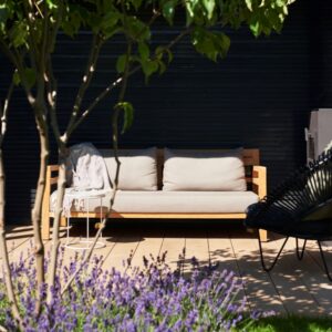 Biesot Tuinen & Parken tuinaanleg tuinontwerp tuinarchitectuur tuinarchitect stijlvolle stadstuinen comfort luxe outdoor living outdoor design buitenmeubelen tuinmeubelen tuinmeubels tuinen villatuin exclusieve tuinen chique hovenier hoveniersbedrijf ontwerp realisatie The Garden Store afwerking groene oase sfeer tuininspiratie buitenkamer terras variatie Belgisch magazine Chic Gardens