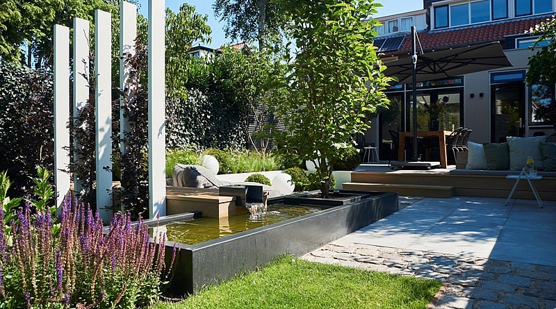 Biesot Tuinen & Parken tuinaanleg tuinontwerp tuinarchitectuur tuinarchitect stijlvolle stadstuinen comfort luxe outdoor living outdoor design buitenmeubelen tuinmeubelen tuinmeubels tuinen villatuin exclusieve tuinen chique hovenier hoveniersbedrijf ontwerp realisatie The Garden Store afwerking groene oase sfeer tuininspiratie buitenkamer terras variatie Belgisch magazine Chic Gardens