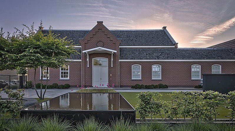 Trivium tuinen exclusieve tuinen chique luxe villa historisch gebouw historisch centrum Woudenberg Nederland verbouwingen tips inspiratie tuininspiratie buitenkamer exterieur architectuur outdoor living pand oud nostalgie Heart for Gardens Trivium buitenmeubelen bloemen planten Chic Gardens magazine