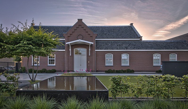 Trivium tuinen exclusieve tuinen chique luxe villa historisch gebouw historisch centrum Woudenberg Nederland verbouwingen tips inspiratie tuininspiratie buitenkamer exterieur architectuur outdoor living pand oud nostalgie Heart for Gardens Trivium buitenmeubelen bloemen planten Chic Gardens magazine