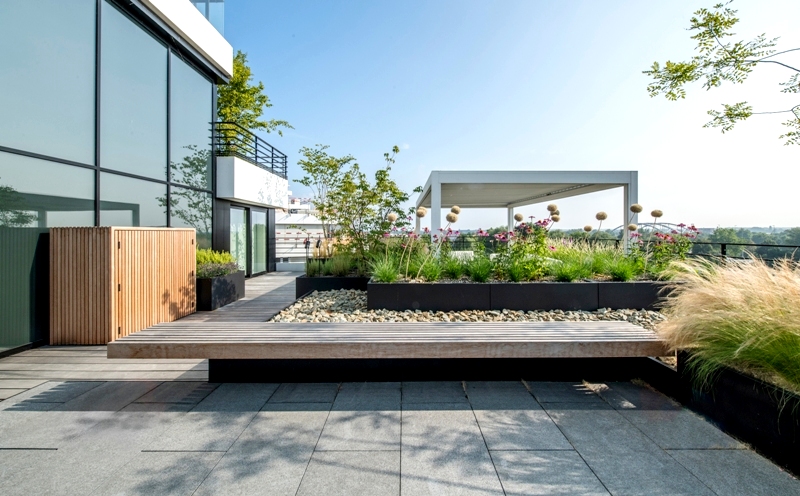 Dakterras Puur Groen daktuinen daken tuinen exclusief nieuw België stad stadsgroen appartementen tuininspiratie liefhebbers architectuur tuinarchitectuur outdoor living buitenruimte sfeervol luxe bloemen planten Jan Nickmans tuinaanlegger penthouse tuintontwerp magazine Chic Gardens