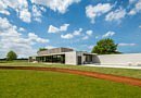 Stijn Phlypo kunstzinnige villatuin exclusieve tuin luxe luxueus inspiratie chique chic gardens tips moderne tuin totaalproject tuinproject tuinaannemer kunst in de tuin standbeelden beelden in de tuin trends outdoor living