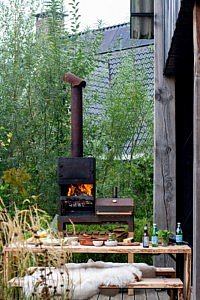 cortenstaal tuin terras tuininspiratie ideeën informatie sterk materiaal roestkleur exclusieve buitenleven onverwoestbaar decoratie outdoor design winter vuurschalen houtopslag buitenkeuken barbecue bbq magazine chic gardens