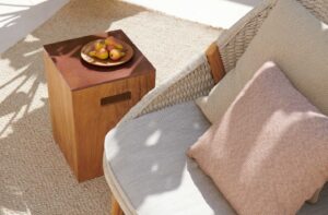 winterterras winter buitenleven terras tuin decoratie lampen verwarming windlichten terrasaankleding terrasaccessoires outdoor living outdoor design tuinmeubels tuinmeubilair tuinmeubelen tips gezelligheid vuurelementen chic gardens magazine luxe exclusief chique