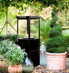 buitenkeuken haarden kooktoestellen vuur barbecue winter vuurschalen vuurhaarden buitenhaarden gervi outdoor tuin terras herfst najaar wintervakantie gezelligheid sfeer stijlvol luxe buitenleven vakantie in eigen tuin cortenstaal moderne materialen inspiratie tips advies mooiste designs belgisch magazine chic gardens