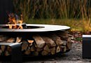 buitenkeuken haarden kooktoestellen vuur barbecue winter vuurschalen vuurhaarden buitenhaarden gervi outdoor tuin terras herfst najaar wintervakantie gezelligheid sfeer stijlvol luxe buitenleven vakantie in eigen tuin cortenstaal moderne materialen inspiratie tips advies mooiste designs belgisch magazine chic gardens