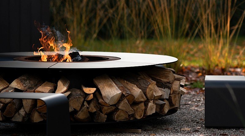 buitenkeuken haarden kooktoestellen vuur barbecue winter vuurschalen vuurhaarden buitenhaarden gervi outdoor tuin terras herfst najaar wintervakantie gezelligheid sfeer stijlvol luxe buitenleven vakantie in eigen tuin cortenstaal moderne materialen inspiratie tips advies mooiste designs belgisch magazine chic gardens