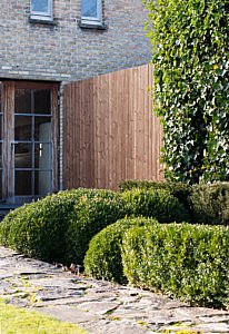 Pouleyn tuinpoorten tuinpporten tuinafsluitingen omheining hout aluminium materiaal duurzaam inspiratie tuinen projecten terrassen planten afsluiting idee architectuur pouleyn formino aitaa info tips groen belgisch magazine exclusieve tuinen tuininspiratie tuinidee tuinliefhebbers luxe chique villa chic gardens
