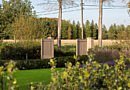 Pouleyn tuinpoorten tuinpporten tuinafsluitingen omheining hout aluminium materiaal duurzaam inspiratie tuinen projecten terrassen planten afsluiting idee architectuur pouleyn formino aitaa info tips groen belgisch magazine exclusieve tuinen tuininspiratie tuinidee tuinliefhebbers luxe chique villa chic gardens