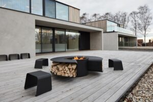 buitenkeuken haarden kooktoestellen vuur barbecue winter vuurschalen vuurhaarden buitenhaarden gervi outdoor tuin terras herfst najaar wintervakantie gezelligheid sfeer stijlvol luxe buitenleven vakantie in eigen tuin cortenstaal moderne materialen inspiratie tips advies mooiste designs belgisch magazine chic gardens