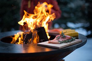 buitenkeuken haarden kooktoestellen vuur barbecue winter vuurschalen vuurhaarden buitenhaarden gervi outdoor tuin terras herfst najaar wintervakantie gezelligheid sfeer stijlvol luxe buitenleven vakantie in eigen tuin cortenstaal moderne materialen inspiratie tips advies mooiste designs belgisch magazine chic gardens
