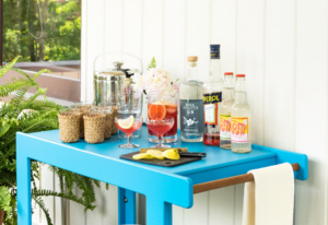 kleur in de tuin tuinmeubelen meubels meubilair tuinen terras exclusief kleurrijk luxe zetel stoel tafel outdoor meubilair bank poefs pouf paola lenti loll designs wünder belgisch merk bell chair lapalama sofa duurzaamheid tuininspiratie terrasinspiratie terrasaankleding tips ideeën buitenruimte magazine chic gardens outdoor living outdoor design lifestyle buitenmeubelen