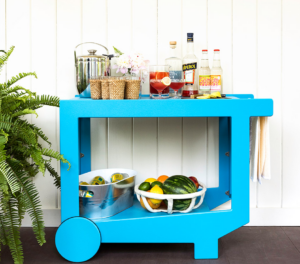 kleur in de tuin tuinmeubelen meubels meubilair tuinen terras exclusief kleurrijk luxe zetel stoel tafel outdoor meubilair bank poefs pouf paola lenti loll designs wünder belgisch merk bell chair lapalama sofa duurzaamheid tuininspiratie terrasinspiratie terrasaankleding tips ideeën buitenruimte magazine chic gardens outdoor living outdoor design lifestyle buitenmeubelen