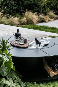 buitenkeuken haarden kooktoestellen vuur barbecue winter vuurschalen vuurhaarden buitenhaarden gervi outdoor tuin terras herfst najaar wintervakantie gezelligheid sfeer stijlvol luxe buitenleven vakantie in eigen tuin cortenstaal moderne materialen inspiratie tips advies mooiste designs belgisch magazine chic gardens