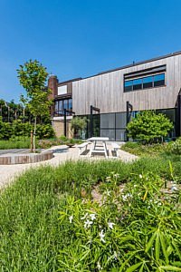 BaLu Gardens buitenruimtes tuinarchitectuur tuinarchitect interieurarchitect tuinen buitenleven stijlvol luxe exclusieve tuinen architectuur bart de backer luc van laere planten bloemen tuinaanleg tuinontwerp visie werkwijze tuinidee tuininspiratie chic gardens belgisch magazine