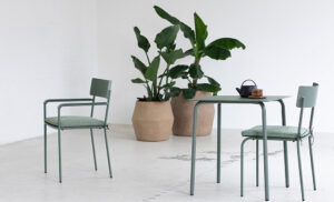 August by Vincent Van Duysen serax nieuwe collectie tuintrends tuinmeubels magazine chic gardens exclusieve tuinen stijlvolle tuin luxe outdoor living outdoor design dsigners ontwerpers belgisch tuinboeken inspiratie betere buitenleven zwembad nieuwigheden trends ligstoelen architectuur tuinmeubilair tuinmeubelen tuinmeubels