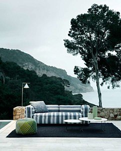 chic gardens Belgisch magazine voor outdoor living exclusieve tuinen knusse outdoorsofa's fauteuil zetels buiten tuin terras winter buitenleven outdoor design outdoor living inspiratie tips designers buitenmeubels tuinmeubelen tuinmeubilair stoelen wintertuin winterterras herfst