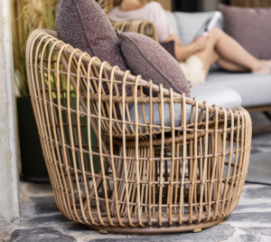 chic gardens Belgisch magazine voor outdoor living exclusieve tuinen knusse outdoorsofa's fauteuil zetels buiten tuin terras winter buitenleven outdoor design outdoor living inspiratie tips designers buitenmeubels tuinmeubelen tuinmeubilair stoelen wintertuin winterterras herfst