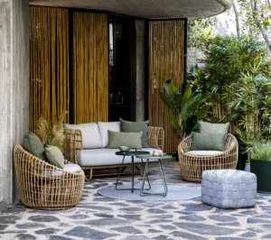 chic gardens Belgisch magazine voor outdoor living exclusieve tuinen knusse outdoorsofa's fauteuil zetels buiten tuin terras winter buitenleven outdoor design outdoor living inspiratie tips designers buitenmeubels tuinmeubelen tuinmeubilair stoelen wintertuin winterterras herfst