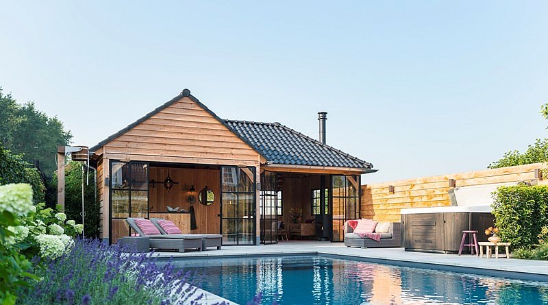 Wellnesstuin door Bos Zwembaden chic gardens belgisch magazine voor outdoor living en outdoor design zwembad don hoveniers exclusieve tuinen luxe wellness zwembad aanleg sauna buitendouche info tips tuininspiratie tuinarchitectuur tuininrichting lifestyle buitenmeubelen