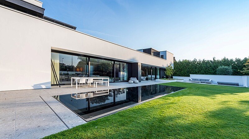 magazine chic gardens zwembaden exclusieve tuinen inspiratie zwemvijvers wellness idee tuinidee zwembadbouwers wedstrijd Belgische sector winnaars