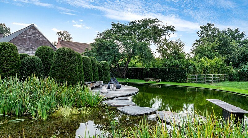 magazine chic gardens zwembaden exclusieve tuinen inspiratie zwemvijvers wellness idee tuinidee zwembadbouwers wedstrijd Belgische sector winnaars